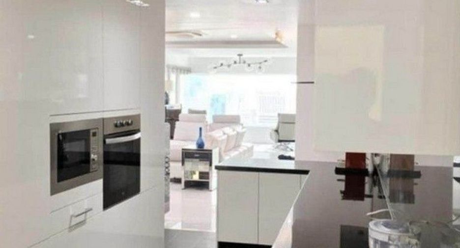Condo en alquiler de 3 habitaciones en Sathon, Bangkok
