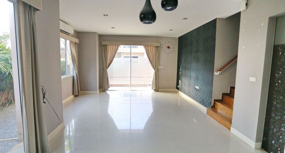 For rent 3 bed house in Mueang Pathum Thani, Pathum Thani
