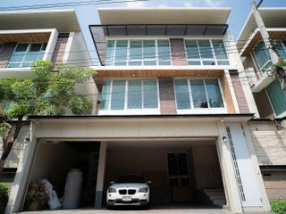 For sale 4 Beds house in Phaya Thai, Bangkok