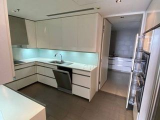 Condo en alquiler de 3 habitaciones en Sathon, Bangkok
