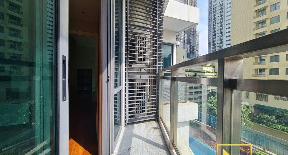 For rent 2 bedrooms condo in Khlong Toei, Bangkok