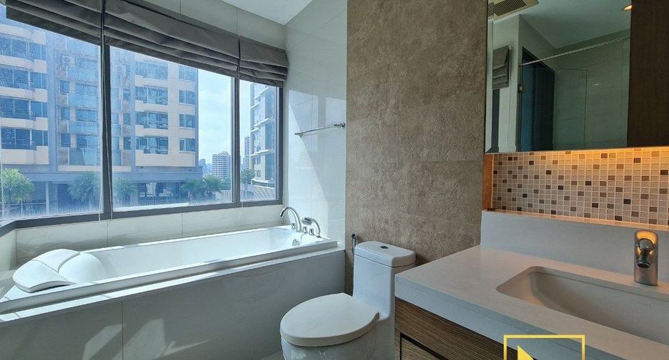 For rent 2 bedrooms condo in Khlong Toei, Bangkok