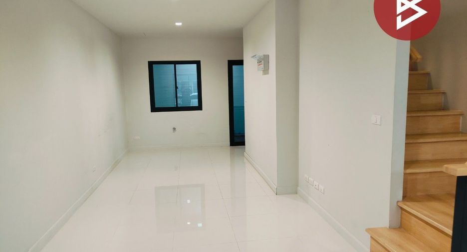 For sale 2 bed townhouse in Mueang Chachoengsao, Chachoengsao