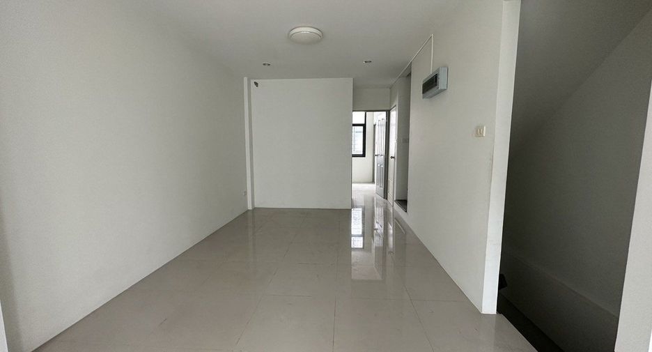 For sale 3 bed retail Space in Ban Khai, Rayong