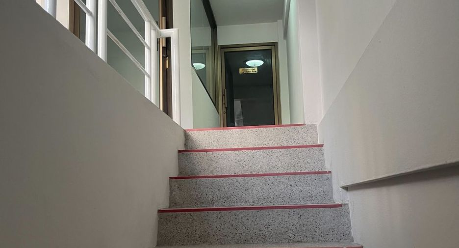 Local comercial en alquiler de 6 habitaciones en Watthana, Bangkok