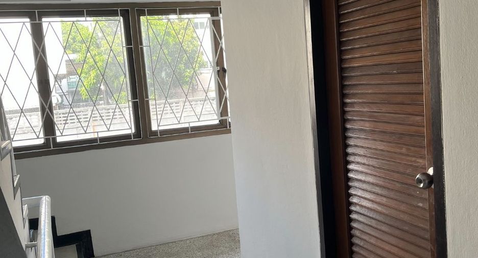 Local comercial en alquiler de 6 habitaciones en Watthana, Bangkok