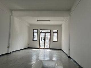 Local comercial en alquiler de 6 habitaciones en Watthana, Bangkok
