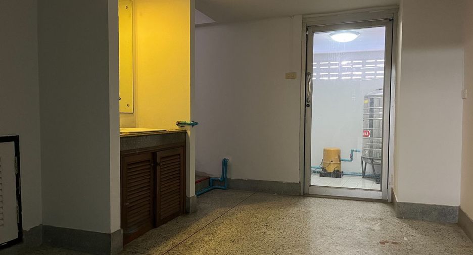 Local comercial en alquiler de 6 habitaciones en Watthana, Bangkok