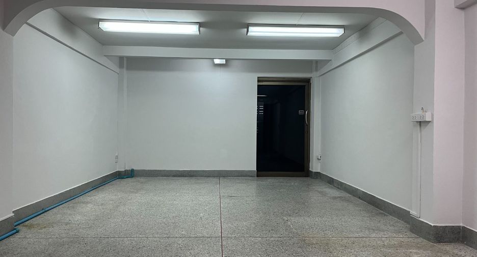 Local comercial en alquiler de 6 habitaciones en Watthana, Bangkok