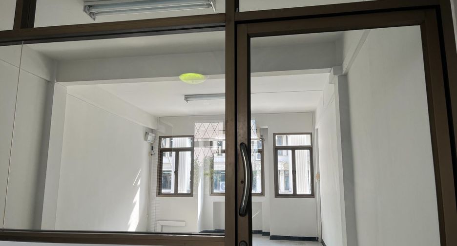 Local comercial en alquiler de 6 habitaciones en Watthana, Bangkok