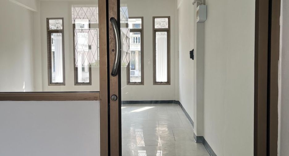 Local comercial en alquiler de 6 habitaciones en Watthana, Bangkok