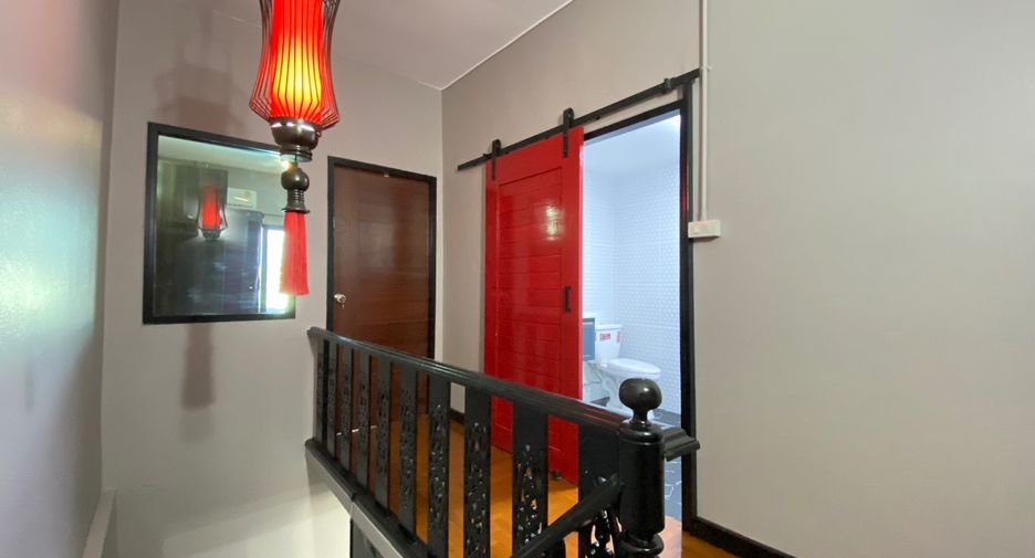 For rent 2 bed townhouse in Saraphi, Chiang Mai
