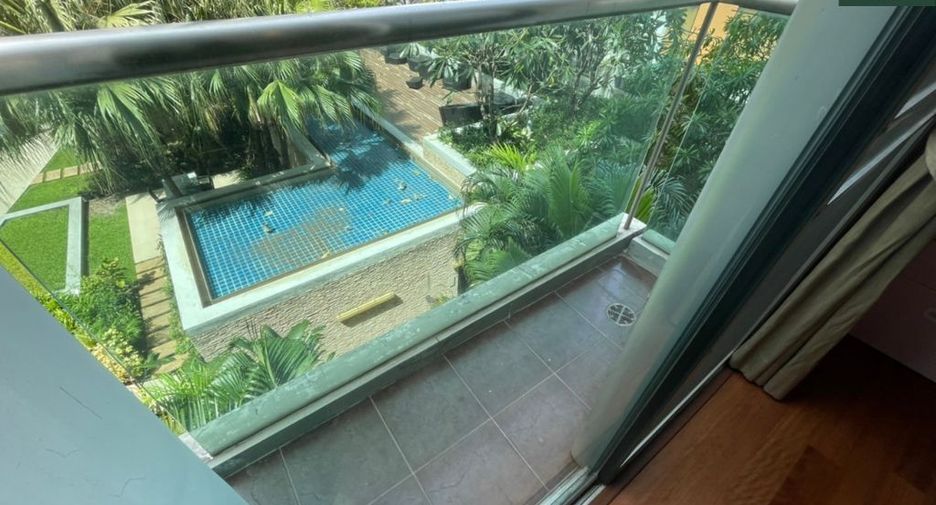 For rent 3 bedrooms condo in Huai Khwang, Bangkok