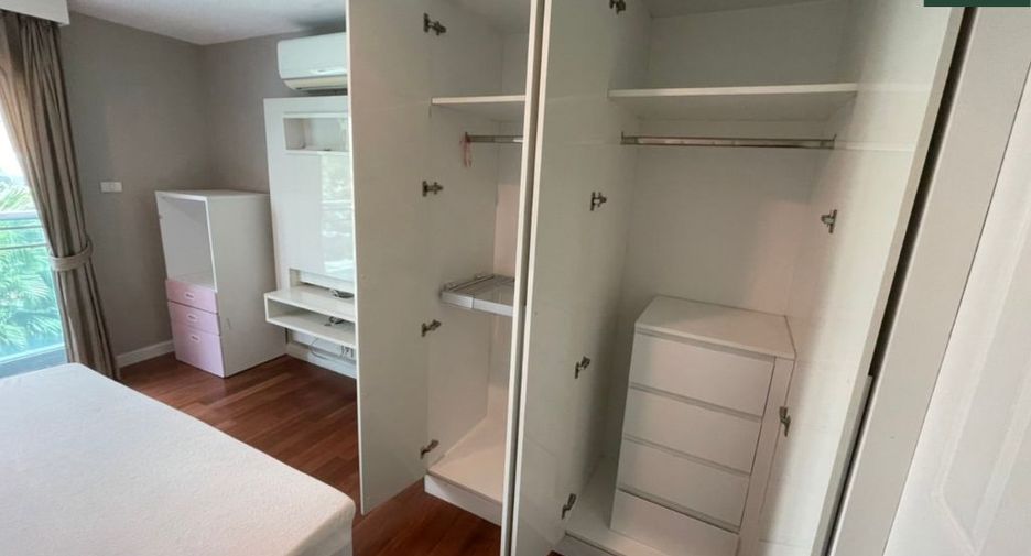 For rent 3 bedrooms condo in Huai Khwang, Bangkok