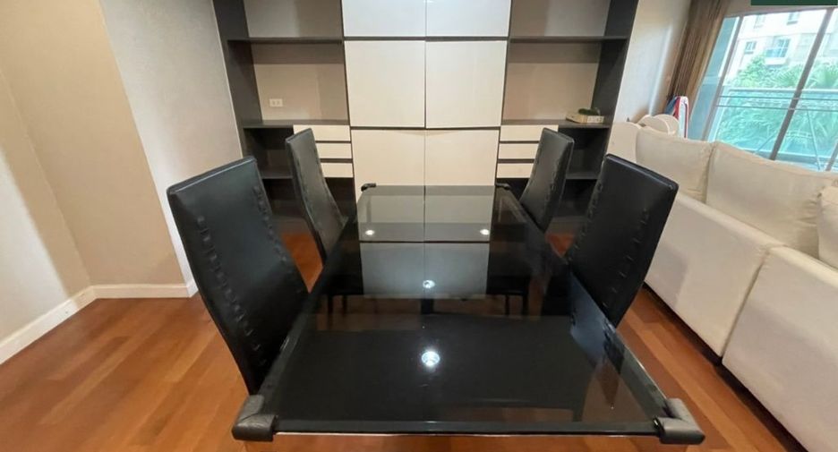 For rent 3 bedrooms condo in Huai Khwang, Bangkok