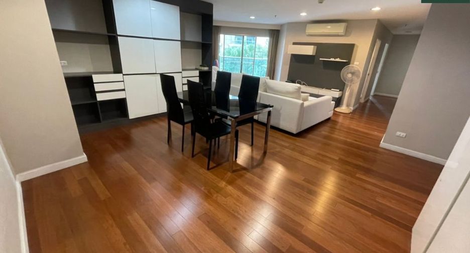 For rent 3 bedrooms condo in Huai Khwang, Bangkok