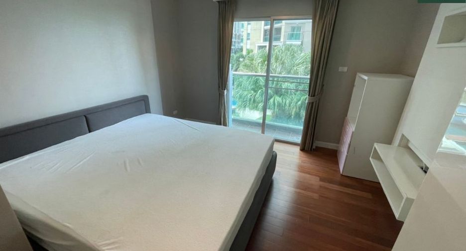 For rent 3 bedrooms condo in Huai Khwang, Bangkok