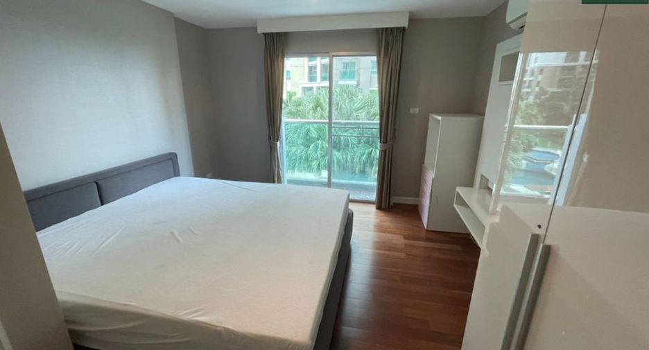 For rent 3 bedrooms condo in Huai Khwang, Bangkok