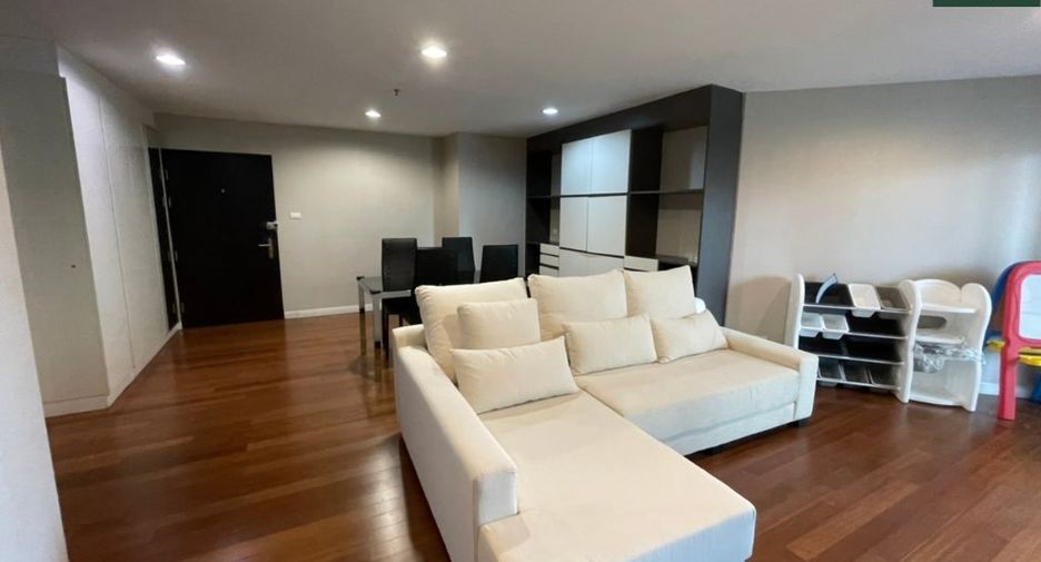 For rent 3 bedrooms condo in Huai Khwang, Bangkok