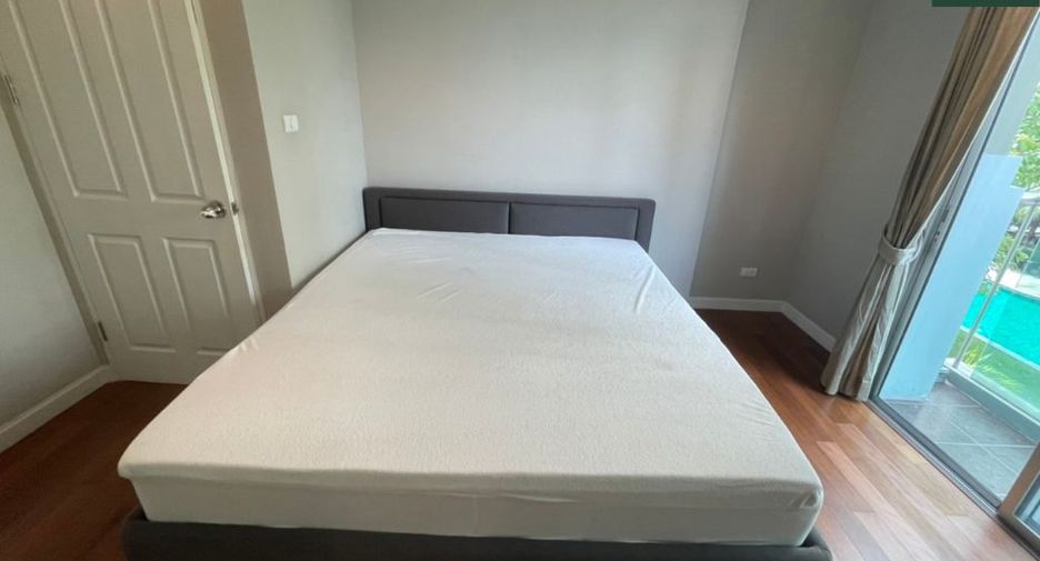 For rent 3 bedrooms condo in Huai Khwang, Bangkok
