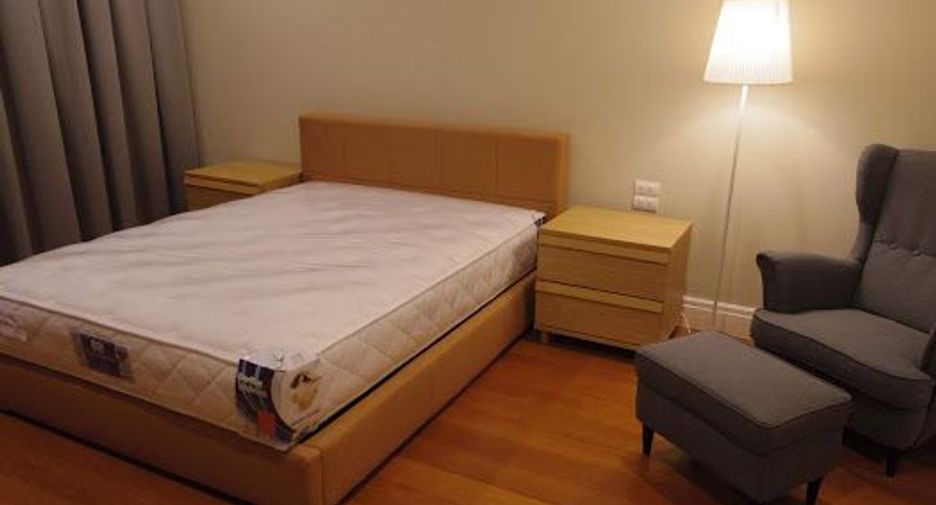 For rent 3 bedrooms condo in Khlong Toei, Bangkok