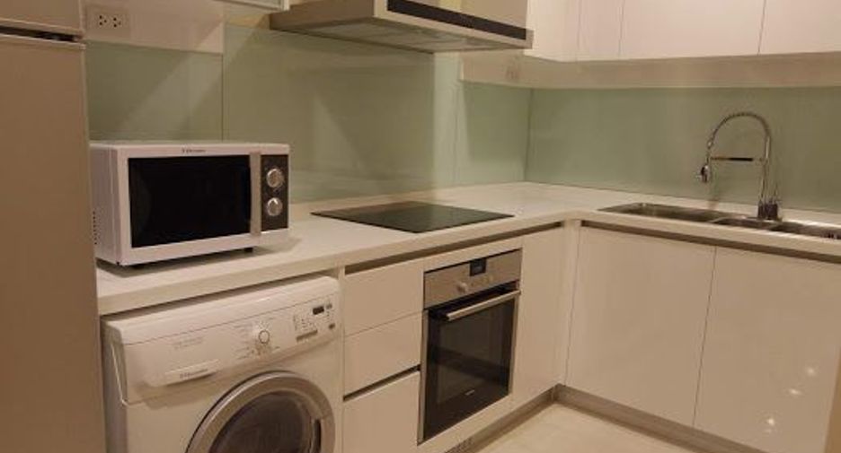 For rent 3 bedrooms condo in Khlong Toei, Bangkok