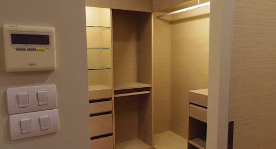 For rent 3 bedrooms condo in Khlong Toei, Bangkok