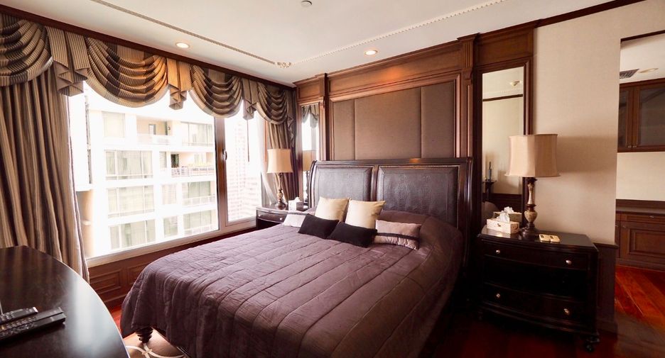 For sale 4 Beds condo in Pathum Wan, Bangkok