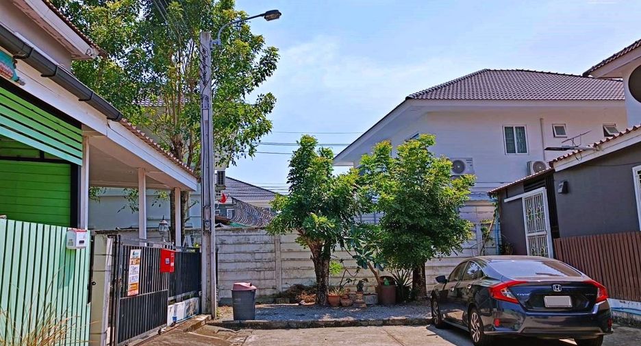 For sale 3 Beds townhouse in Bang Sao Thong, Samut Prakan