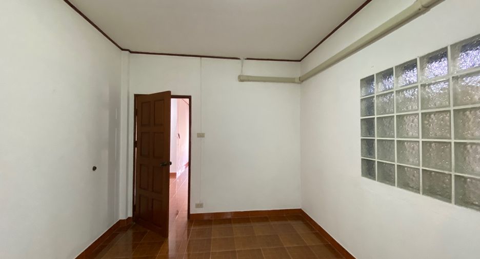 For rent and for sale 4 bedrooms house in San Sai, Chiang Mai