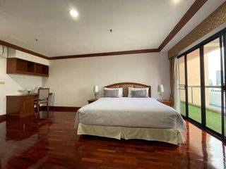 For rent 3 bed serviced apartment in Watthana, Bangkok