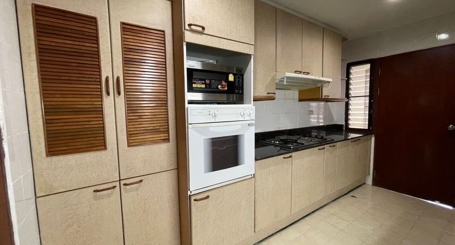 Apartamento con servicios en alquiler de 3 habitaciones en Watthana, Bangkok