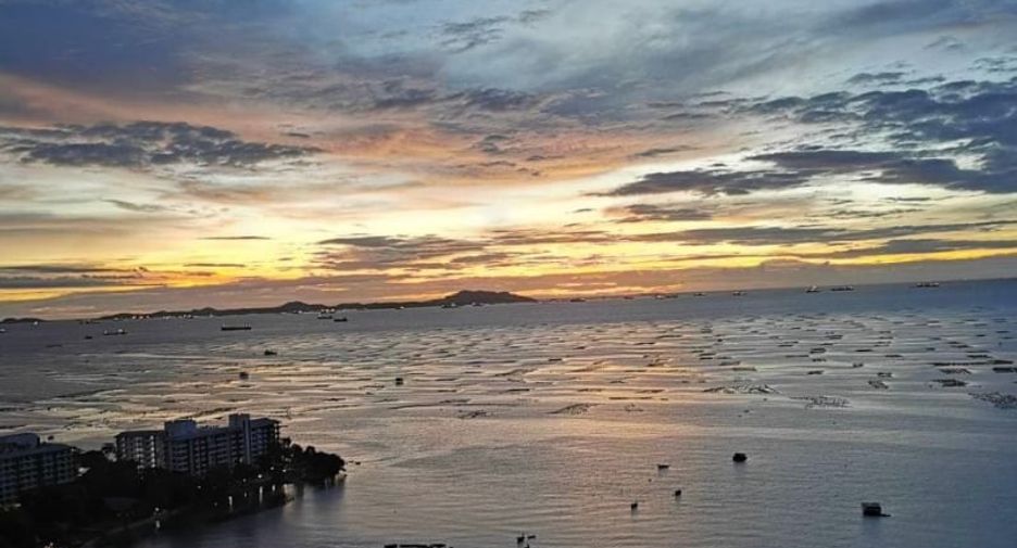 For sale 1 bed condo in Si Racha, Chonburi