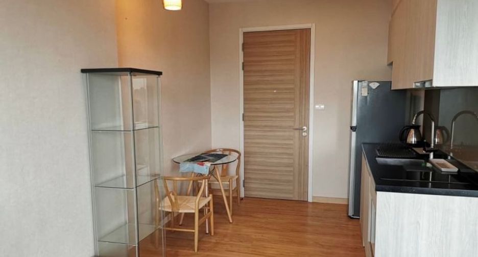 For sale 1 bed condo in Si Racha, Chonburi