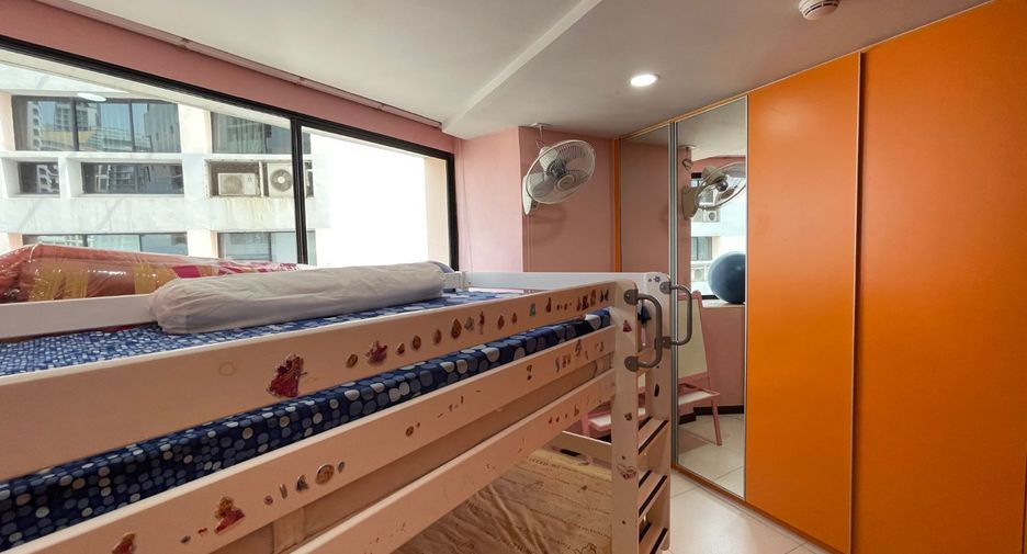 For rent 3 bedrooms condo in Khlong Toei, Bangkok