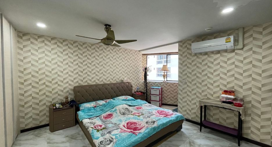 For rent 3 bedrooms condo in Khlong Toei, Bangkok