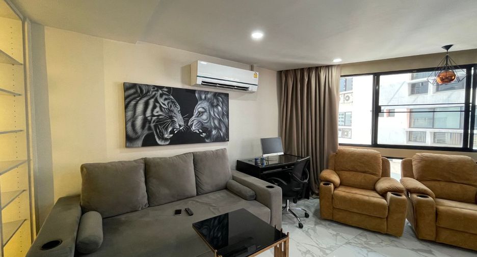 For rent 3 bedrooms condo in Khlong Toei, Bangkok
