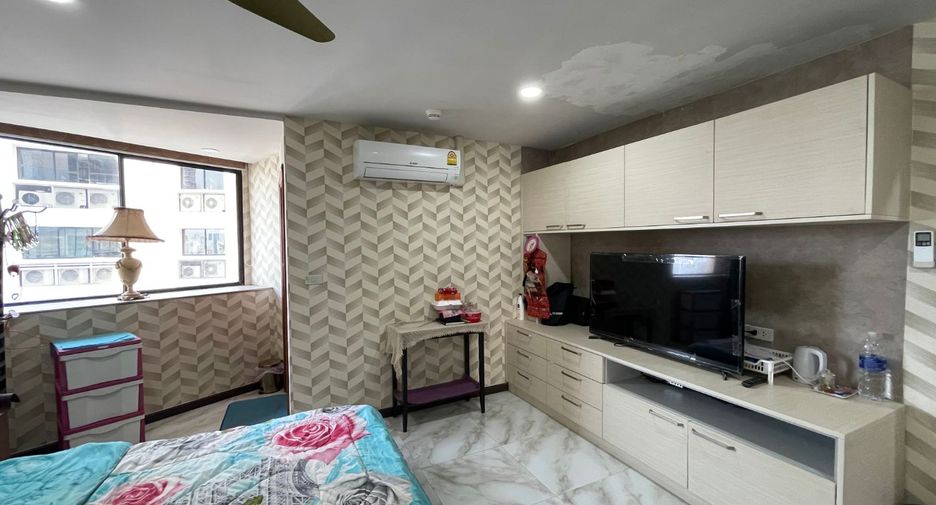 For rent 3 bedrooms condo in Khlong Toei, Bangkok