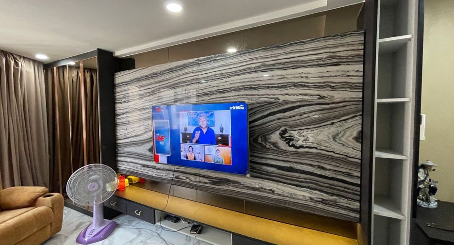 For rent 3 bedrooms condo in Khlong Toei, Bangkok