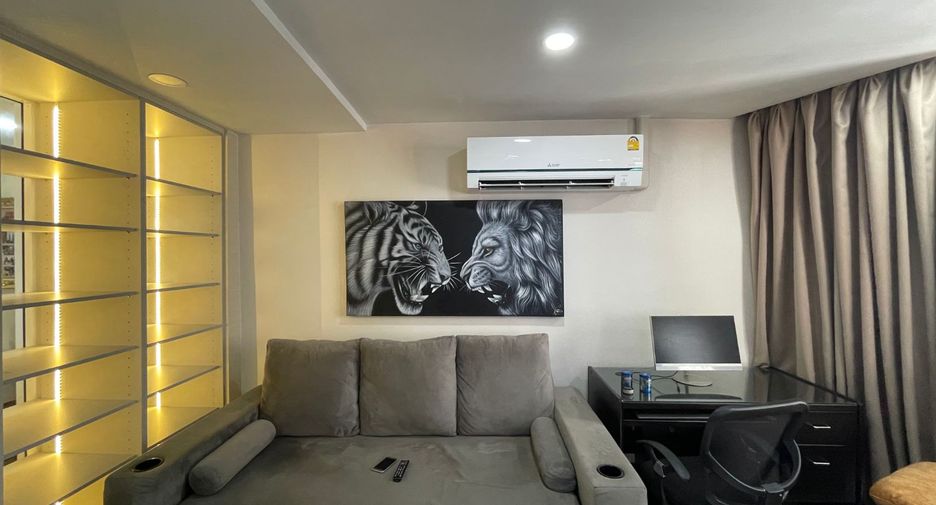 For rent 3 bedrooms condo in Khlong Toei, Bangkok