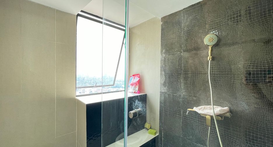 For rent 3 bedrooms condo in Khlong Toei, Bangkok
