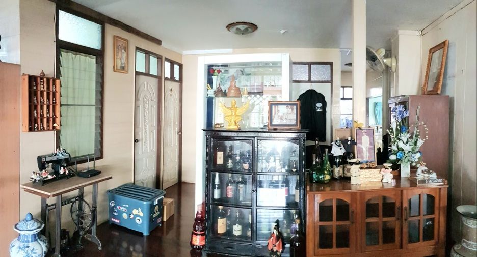 For sale 4 bed apartment in Phra Nakhon, Bangkok