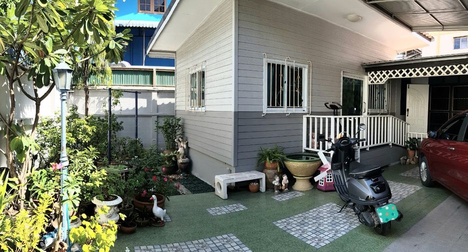 For sale 4 bed apartment in Phra Nakhon, Bangkok