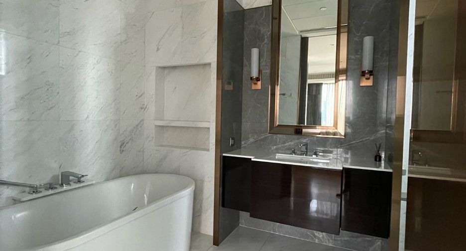 For rent and for sale 2 bedrooms condo in Pathum Wan, Bangkok
