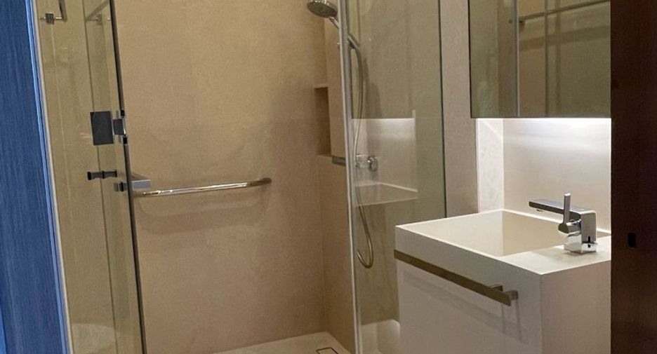 For rent and for sale 2 bedrooms condo in Pathum Wan, Bangkok