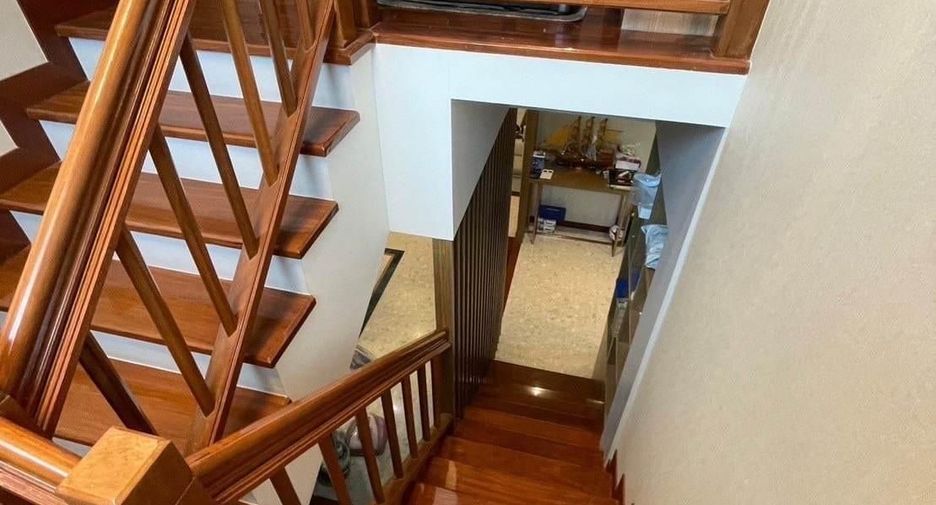 For rent and for sale 5 bedrooms house in Bang Phli, Samut Prakan