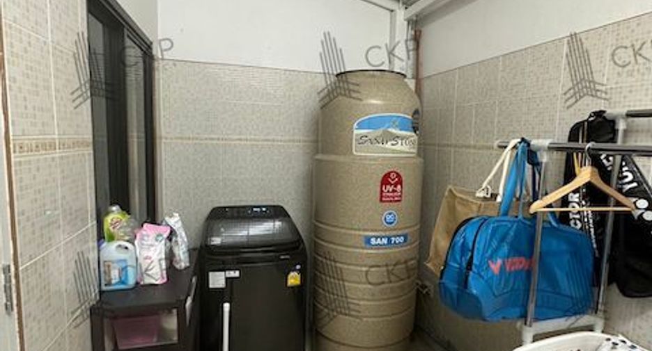 出售 2 卧室 联排别墅 在 Phra Khanong, 曼谷