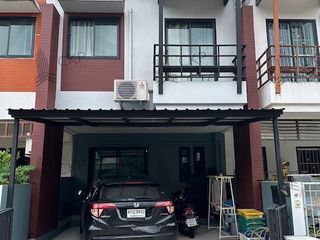For sale 2 bed townhouse in Phra Khanong, Bangkok