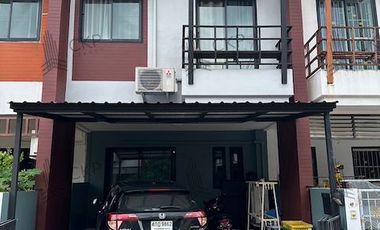 出售 2 卧室 联排别墅 在 Phra Khanong, 曼谷