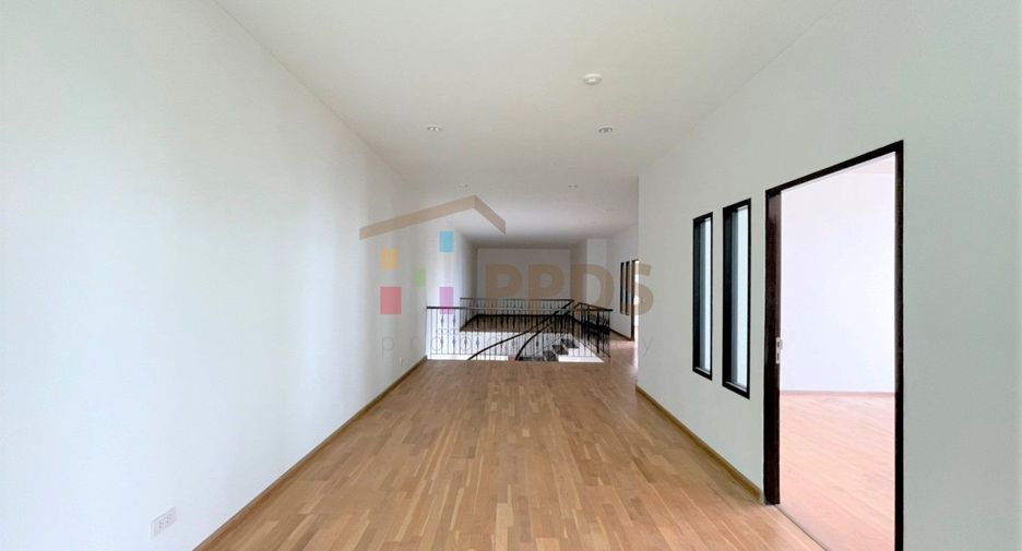 For sale 2 bed condo in Watthana, Bangkok